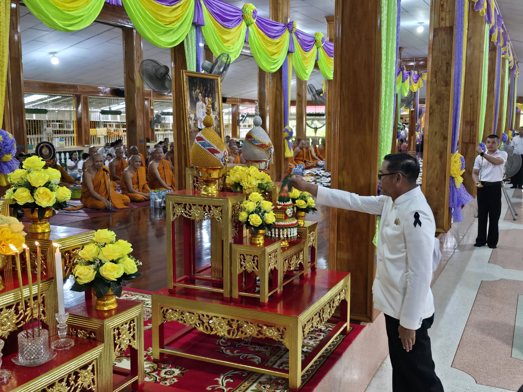 title -  ปฏิรูปที่ดินจังหวัดเพชรบุรี มอบหมายให้ นางสาวนงลักษณ์ เล็กน้อย เจ้าพนักงานธุรการชำนาญงาน พร้อมด้วย เจ้าหน้าที่ ส.ป.ก.เพชรบุรี ร่วมกิจกรรมสำคัญทางพระพุทธศาสนา (วันอาสาฬหบูชาและวันเข้าพรรษา) ประจำปี 2569